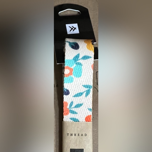 Thread Wallets Floral Patterned Neck Lanyard - NWT - Picture 4 of 8